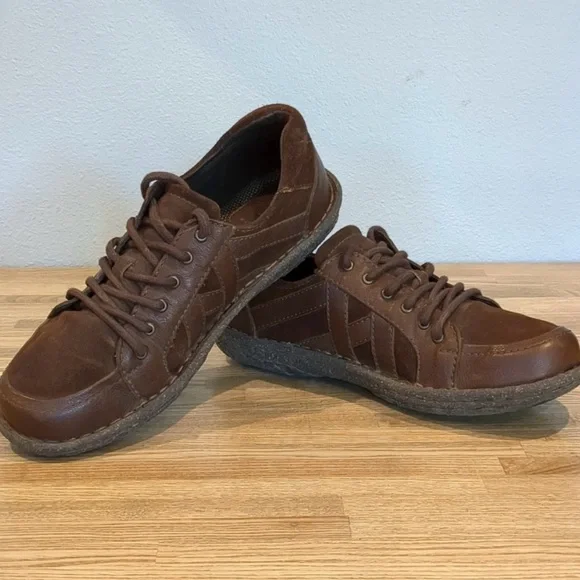 Born Lace Up Shoes - Picture 2 of 10